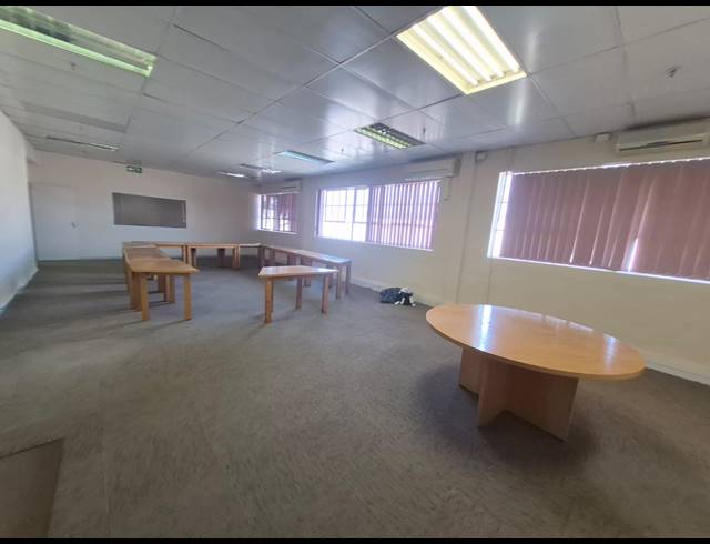 400M² OFFICE TO LET IN STEELEDALE